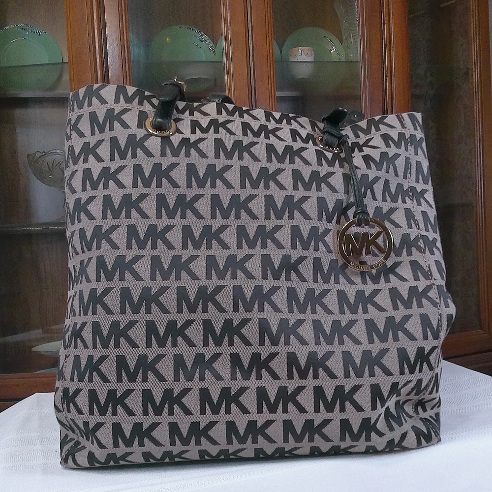 LKNW(No Call Outs) Michael Kors Jet Set Signature Canvas Lg.Tote W/Leather Trim